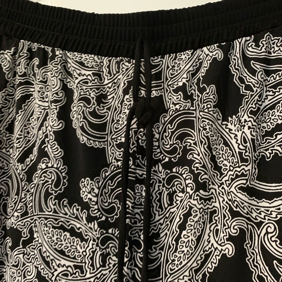 (16) Joseph Ribkoff pants/joggers - Picture 7 of 11